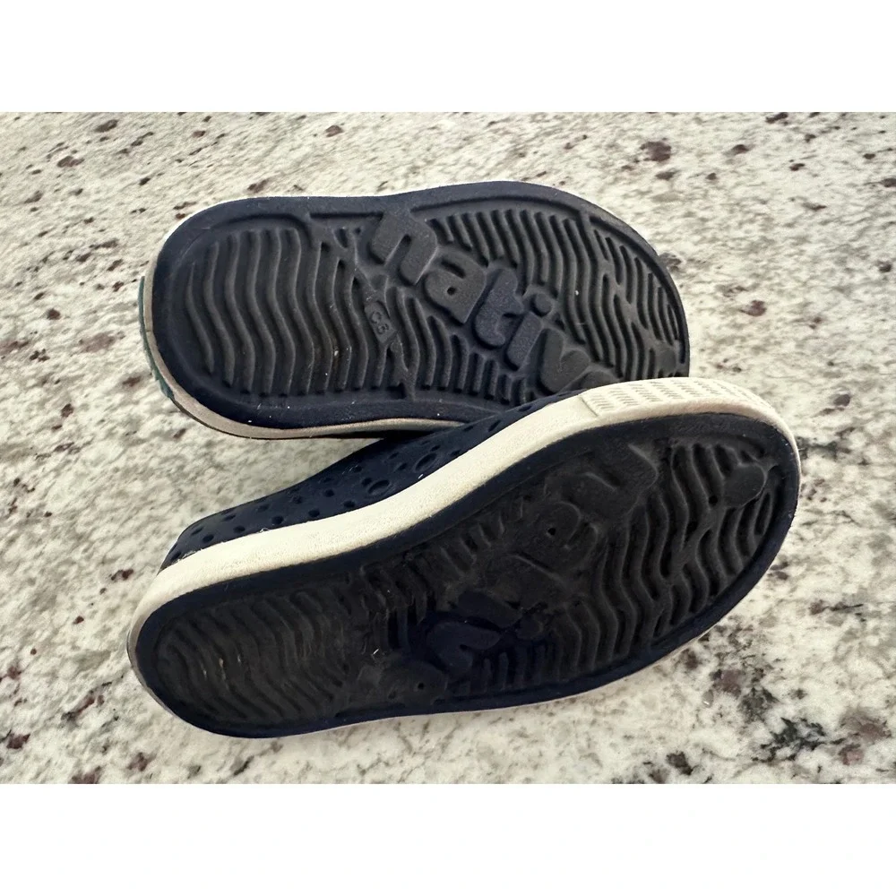 Native navy jefferson shoes sz 6
